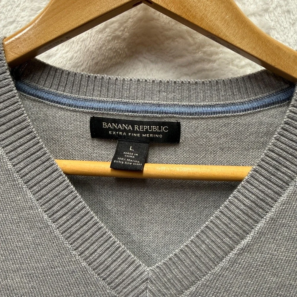 Banana Republic Extra Fine Merino Wool Sweater Mens Large Gray V-Neck Pullover